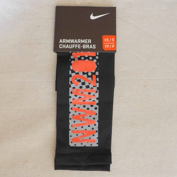 Bundle of 2 NWT Nike Women’s XS/S Marathon 2010 Arm Warmer - Picture 1 of 10